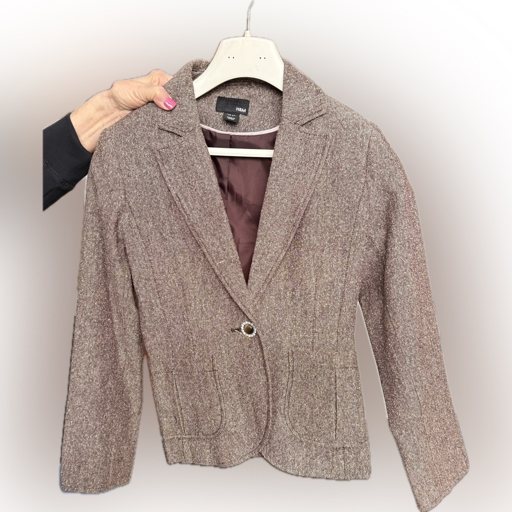 Brown tweed blazer single button
H&M
Size 6
